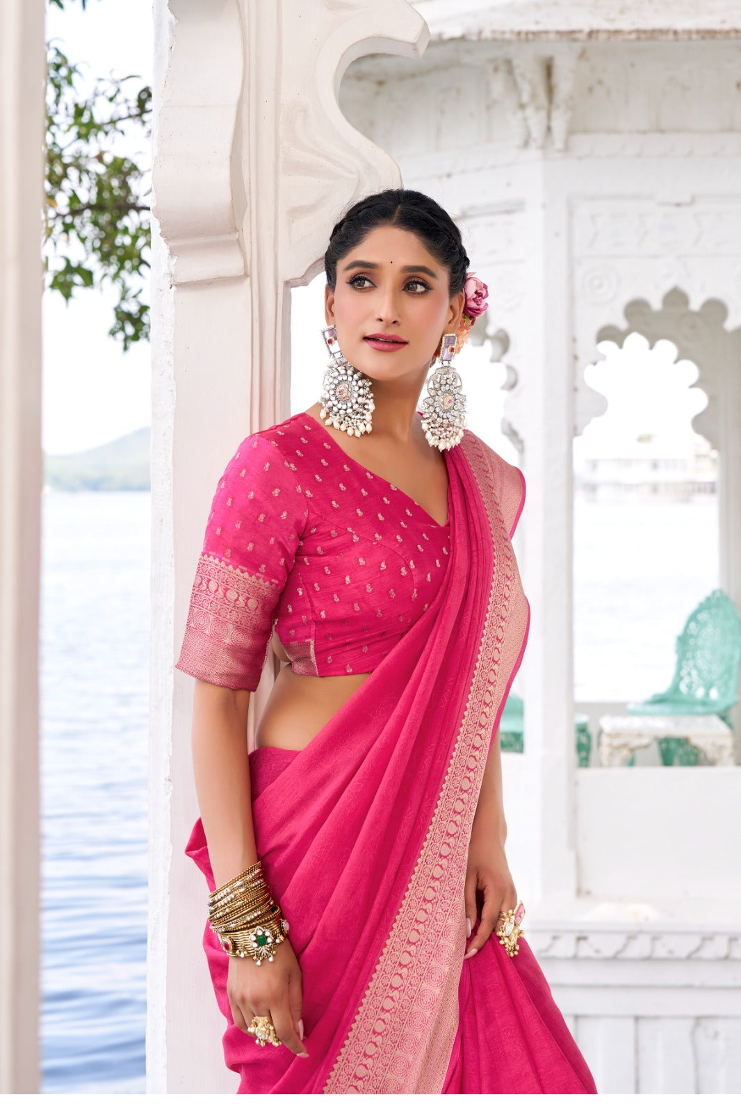 Festive Zari Woven Saree With Unstitched Blouse